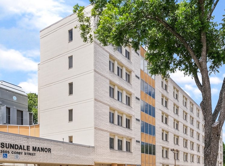 Residential tower of Sundale Manor Senior Apartments in Jacksonville, FL